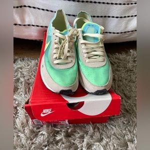 Nike Waffle One Bleached Aqua/Lime Glow  Women's Size 8 Medium